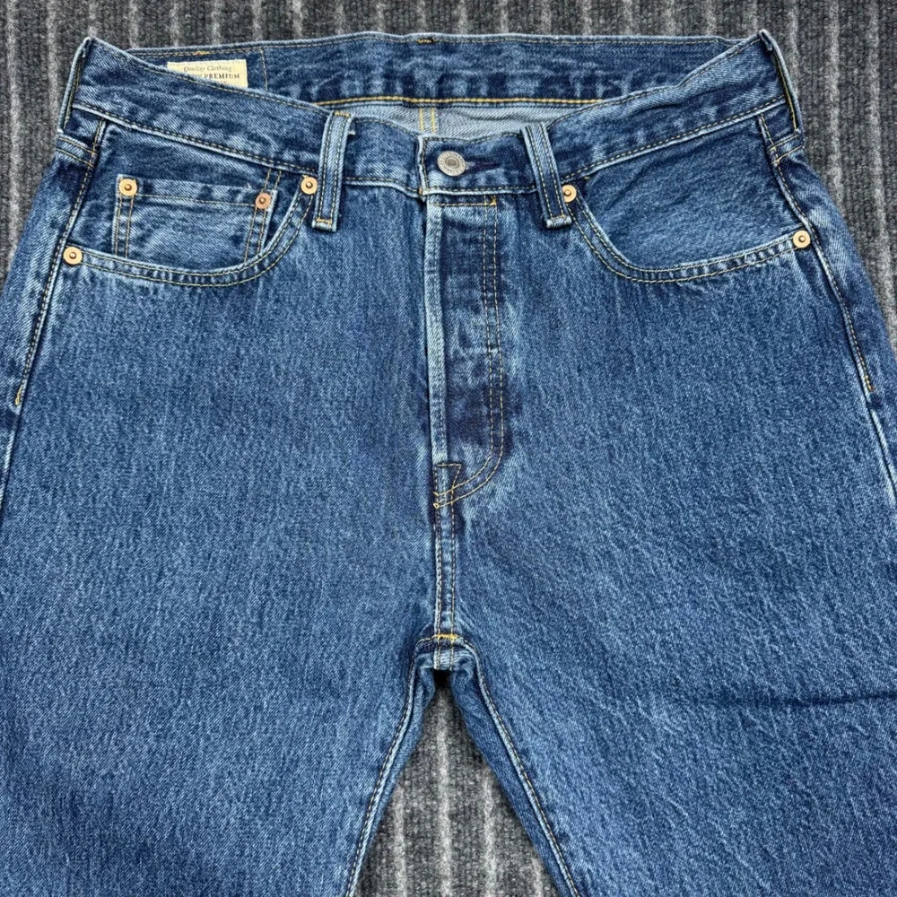 Levis material mid model